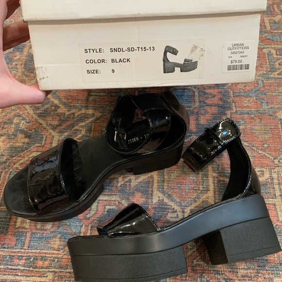 Silence & Noise Platform Sandals - Picture 10 of 10